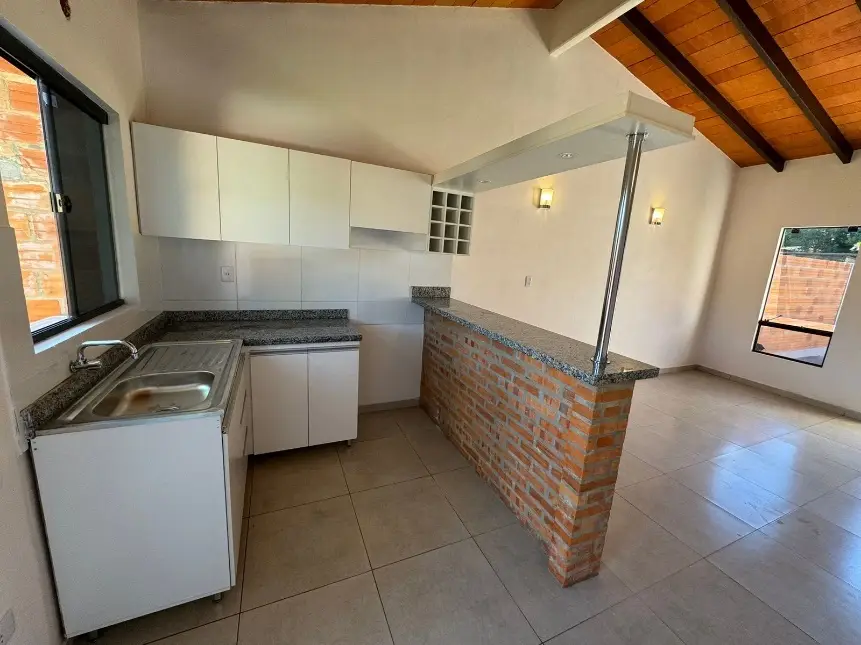 Casas en Mora Cue Luque con cocina amoblada